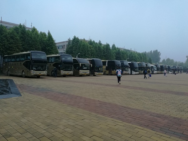 鄭州大巴車租賃:醉漢大巴吸煙被阻止,毆打大巴司機(jī)釀事故http://m.kcjtss.com/